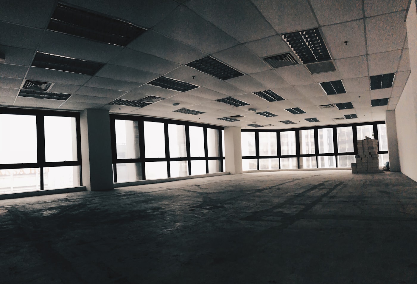 Plateau de bureaux brut avant reconstruction
