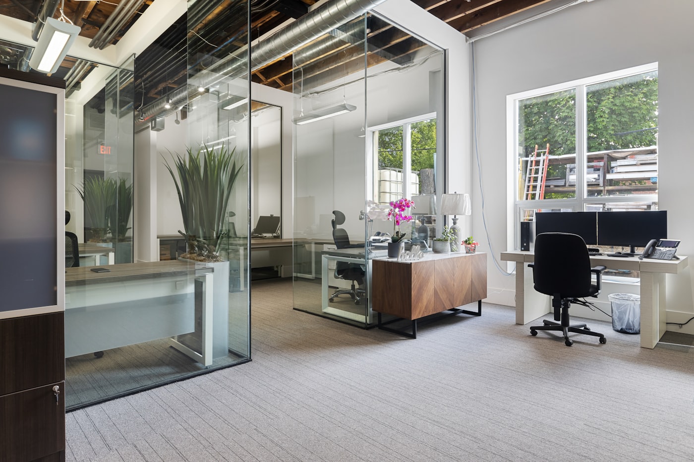 Bureaux de PME reconstruits et remis en service